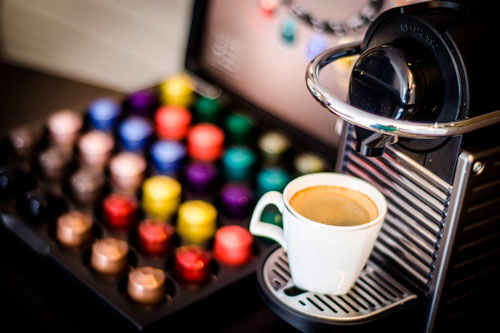 máquina de café no consultório dr. rogério zambonato, dentista de brasília